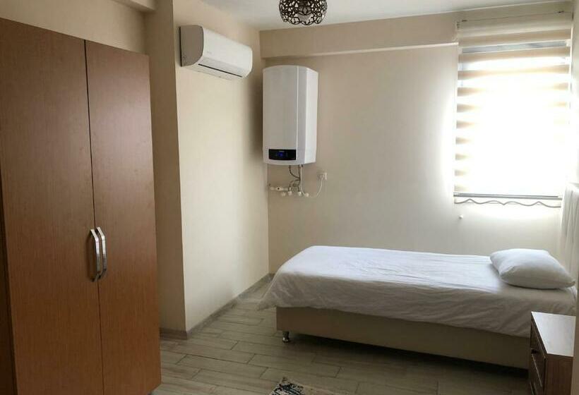 דירת חדר, Hilal House