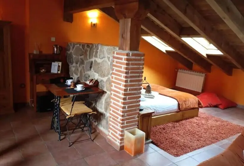 Deluxe-huone, El Planeta Escondido
