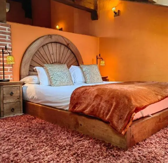 Deluxe-huone, El Planeta Escondido