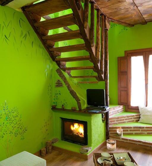 غرفة قياسية مزوَّدة بجاكوزي, El Planeta Escondido