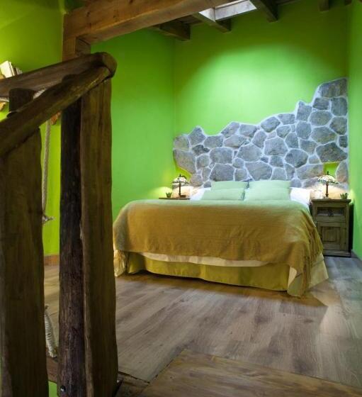 غرفة قياسية مزوَّدة بجاكوزي, El Planeta Escondido