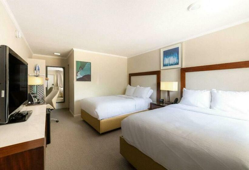 غرفة قياسية مطلّة علي حمام السباحة, Downtown Dover Inn