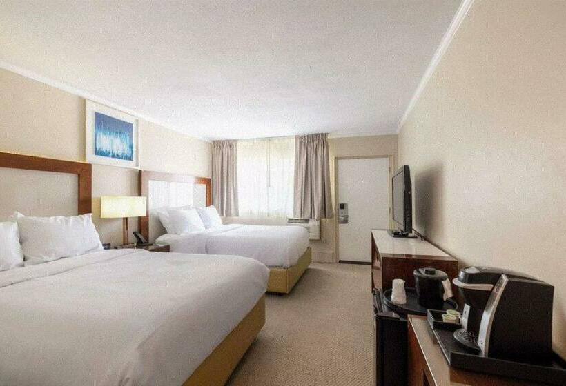 غرفة قياسية مطلّة علي حمام السباحة, Downtown Dover Inn