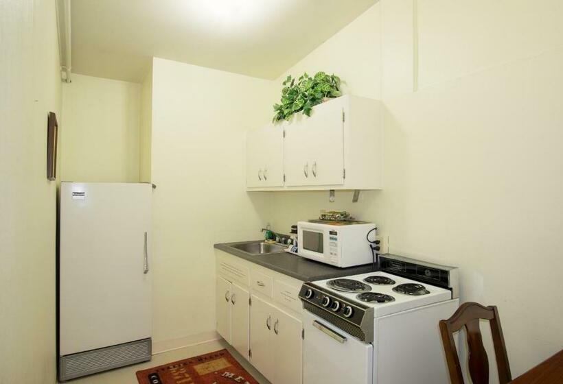 إستوديو ديلوكس, Downtown Dover Inn