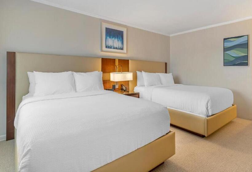 غرفة قياسية مطلّة علي حمام السباحة, Downtown Dover Inn