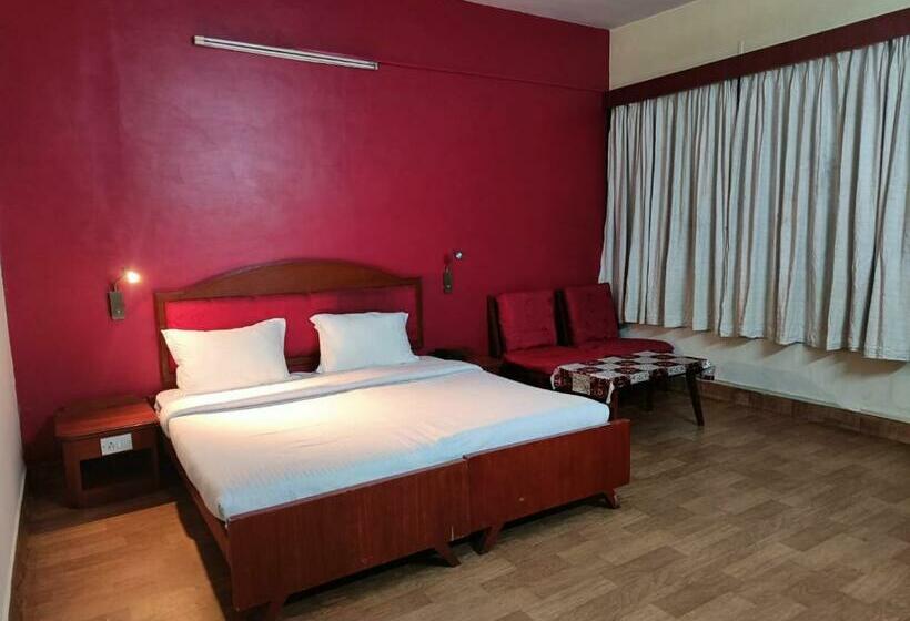 キングサイズベッドのデラックスルーム, Natures Retreat S And Resorts