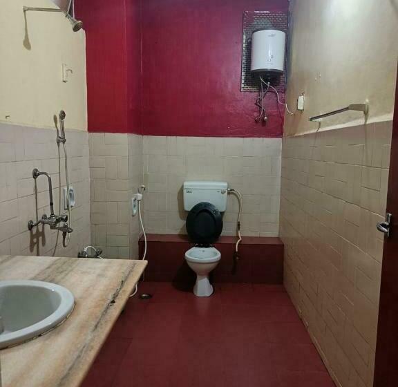 キングサイズベッドのデラックスルーム, Natures Retreat S And Resorts