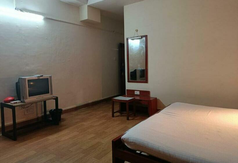 キングサイズベッドのデラックスルーム, Natures Retreat S And Resorts