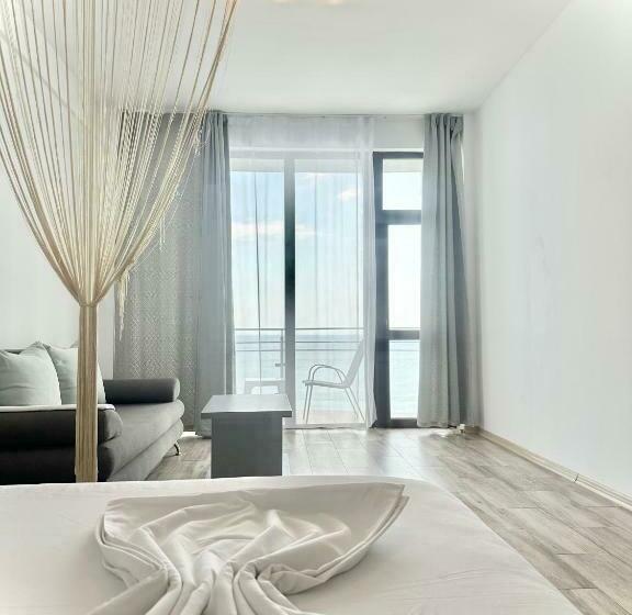 اتاق سه نفره دلوکس با چشمانداز دریا, Seaside Inn & Suites