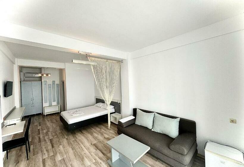 اتاق سه نفره دلوکس با چشمانداز دریا, Seaside Inn & Suites