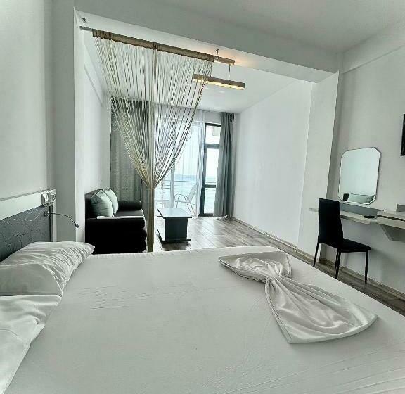 اتاق سه نفره دلوکس با چشمانداز دریا, Seaside Inn & Suites