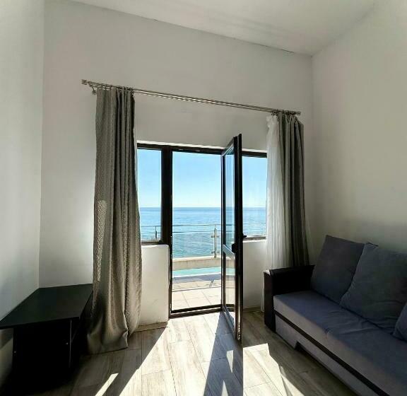 اتاق سه نفره دلوکس با چشمانداز دریا, Seaside Inn & Suites