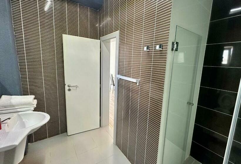 اتاق سه نفره دلوکس با چشمانداز دریا, Seaside Inn & Suites