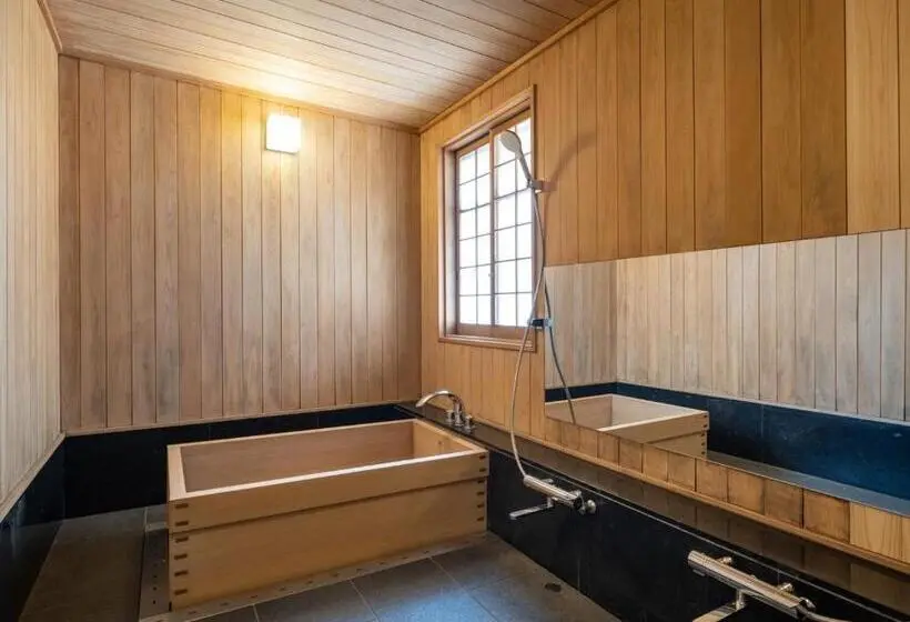 Standard Neljän Hengen Huone, Ryokan Onomichi Nishiyama