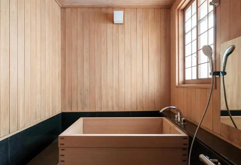 Standard Neljän Hengen Huone, Ryokan Onomichi Nishiyama