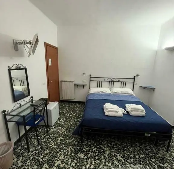 اتاق استاندارد, Yolo Rooms