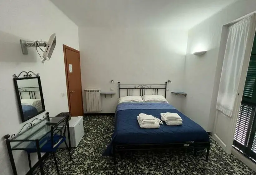 اتاق استاندارد, Yolo Rooms