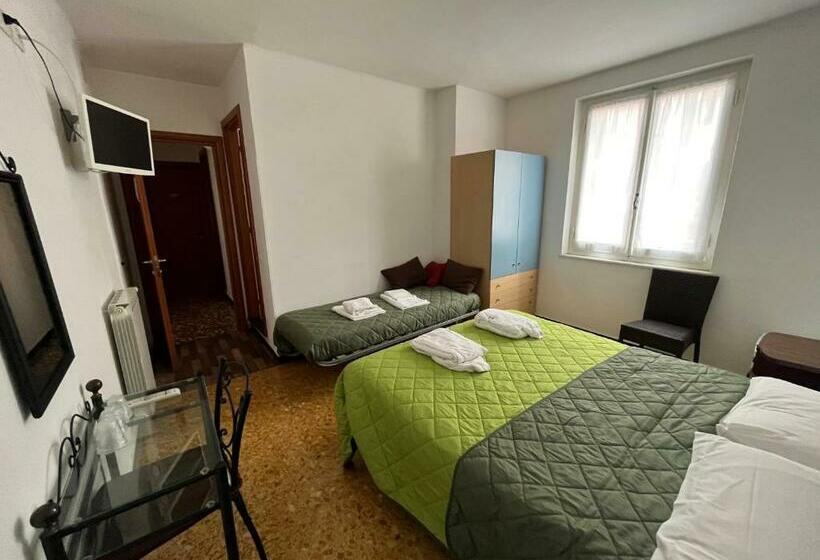 חדר סטנדרט, Yolo Rooms