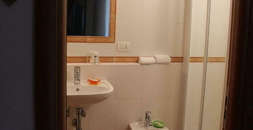 חדר סטנדרט, Yolo Rooms