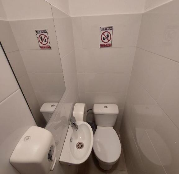 اتاق استاندارد با سرویس بهداشتی مشترک, Arc House Granada