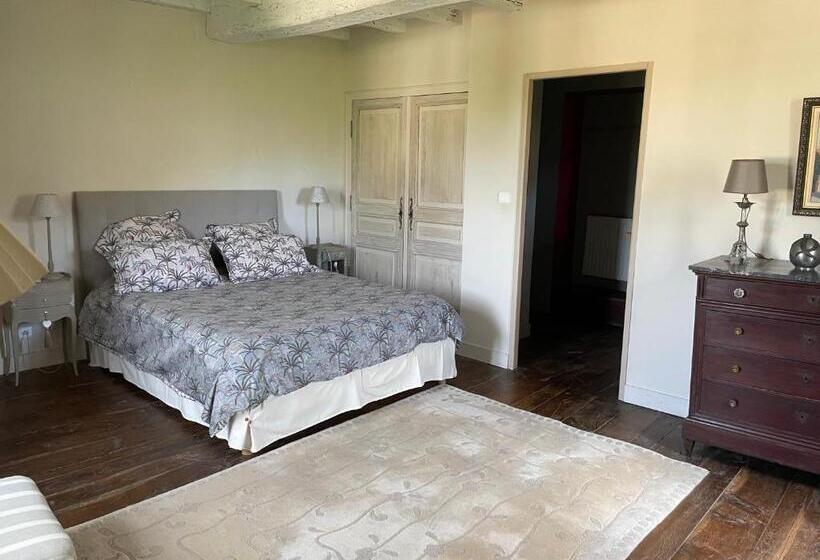 غرفة قياسية, La Croix Des Granges