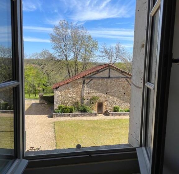 غرفة قياسية, La Croix Des Granges