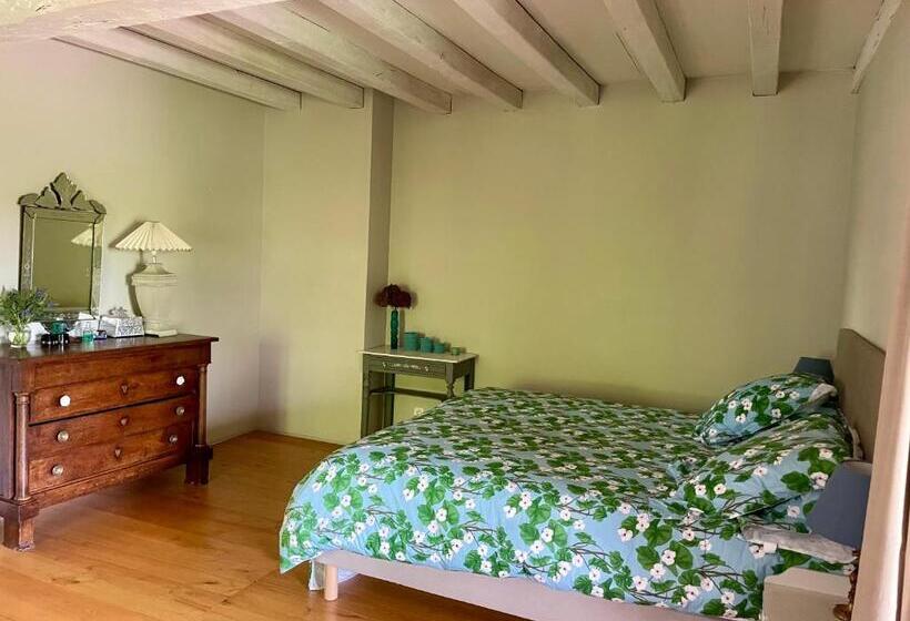 غرفة قياسية, La Croix Des Granges