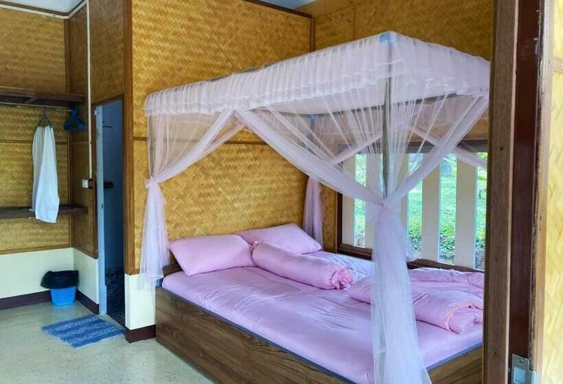 غرفة قياسية مطلّة علي حمام السباحة, Phonphusang Utopia Farmstay