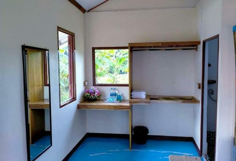 غرفة قياسية مطلّة علي حمام السباحة, Phonphusang Utopia Farmstay