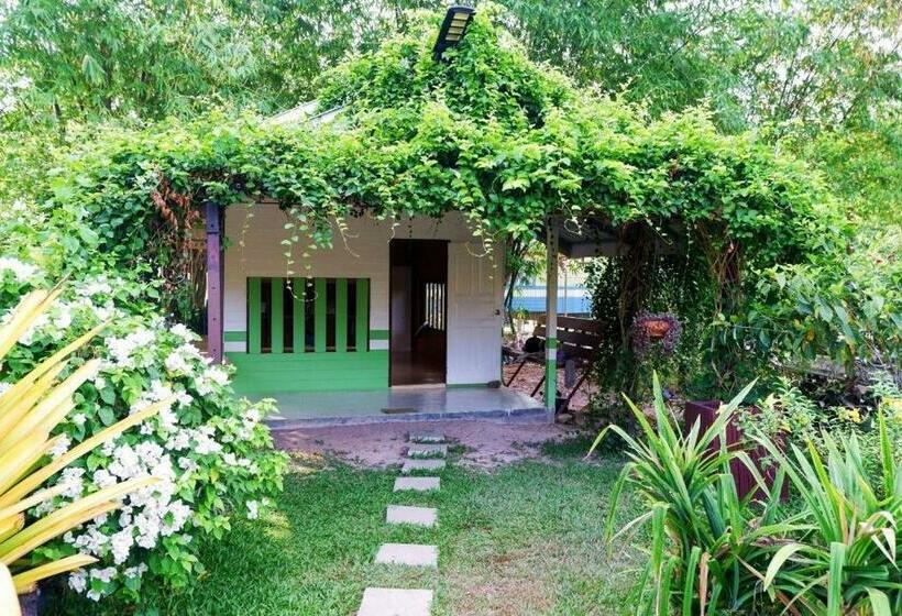 Семейный Номер, Phonphusang Utopia Farmstay