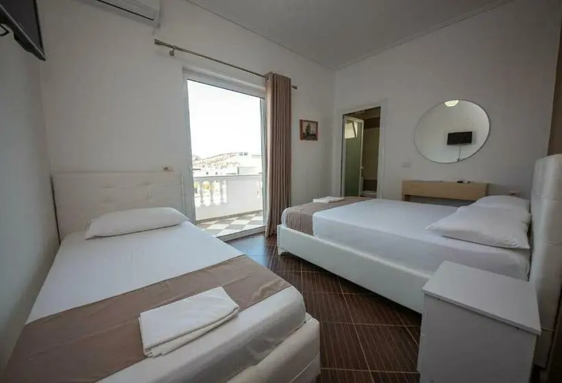 اتاق استاندارد سه تخته با بالکن, Vale Deti Rooms