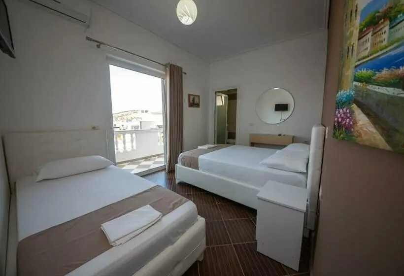 اتاق استاندارد سه تخته با بالکن, Vale Deti Rooms