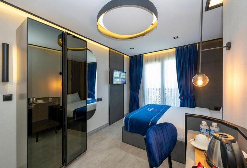 חדר דלוקס, The Private Airport