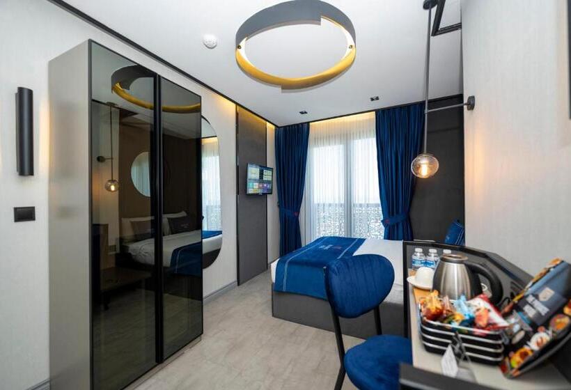 חדר דלוקס, The Private Airport