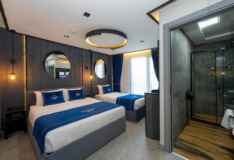 חדר דלוקס לשלושה, The Private Airport