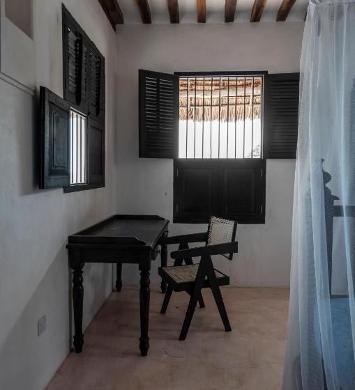 اتاق استاندارد یک نفره, Amma S House