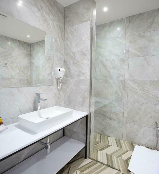 חדר משפחתי נוף לגינה, Sea & Sand