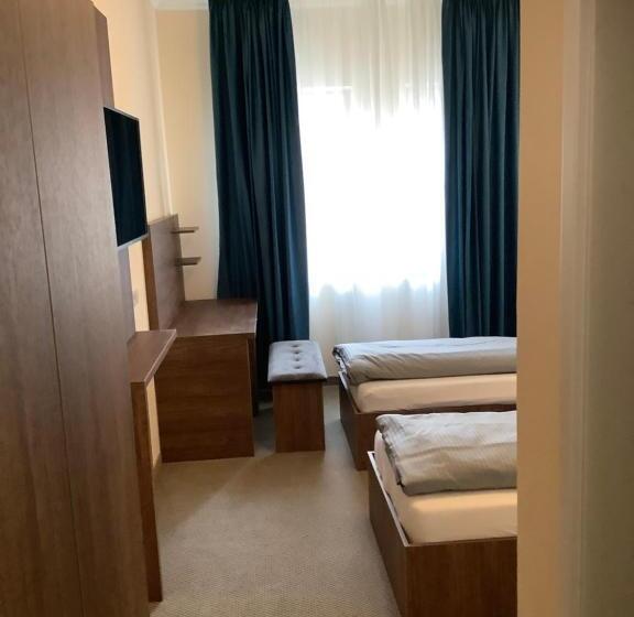 اتاق لوکس, A8 Lukas