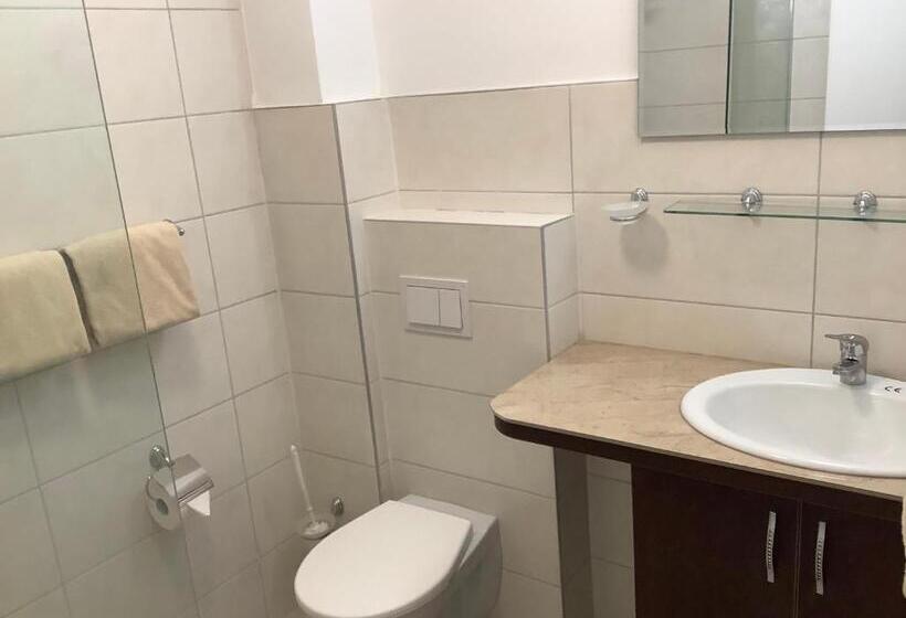 اتاق لوکس, A8 Lukas