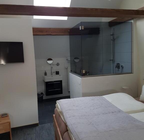 スタンダードルーム, Alter Winzerhof Weisenheim Am Berg E.k