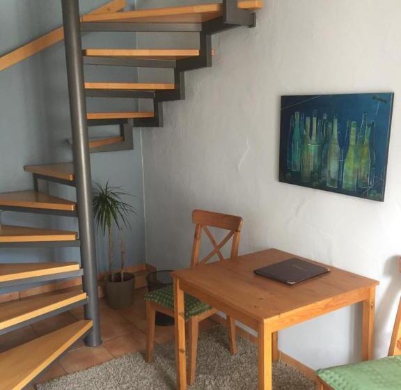 スタンダードトリプルルーム, Alter Winzerhof Weisenheim Am Berg E.k