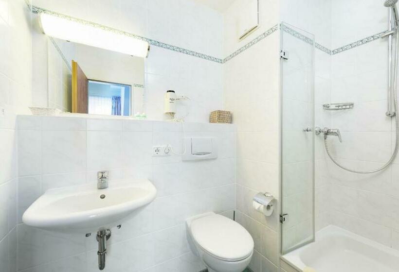 标准单人间, Am Klostergarten