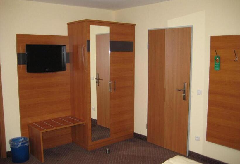 标准三人间, Am Klostergarten