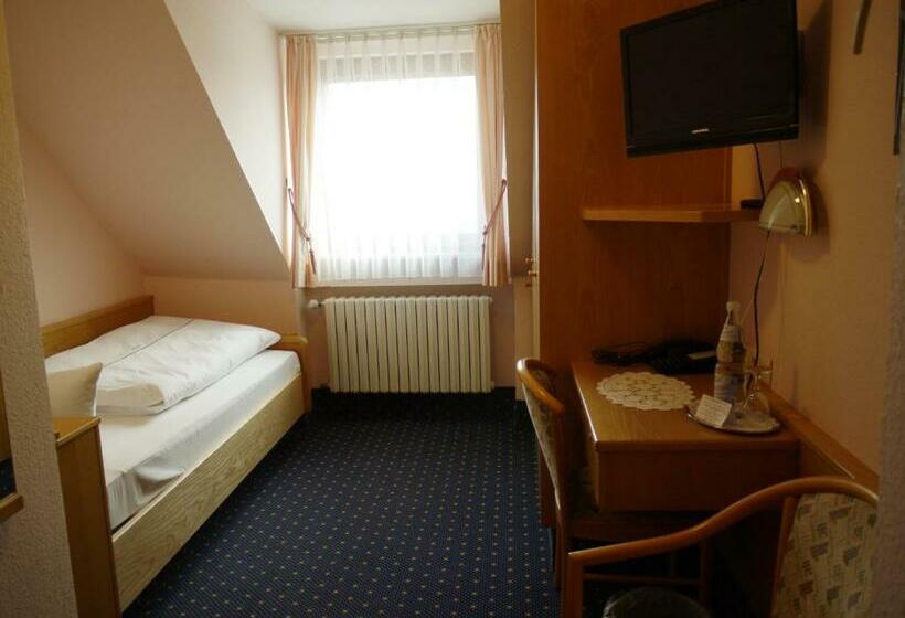 标准单人间, Ebner