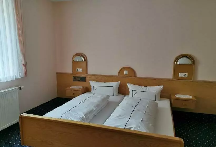 استودیو استاندارد با تخت کینگ, Ebner