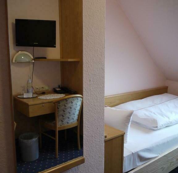 标准单人间, Ebner