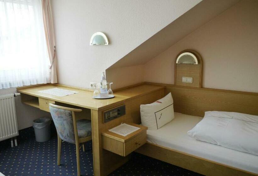 标准单人间, Ebner