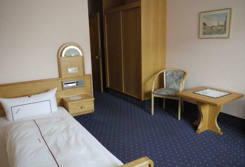 标准单人间, Ebner