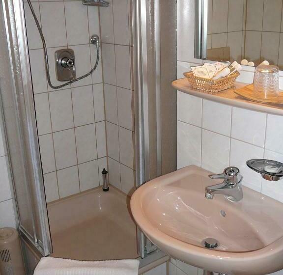 标准单人间, Garni Schmid