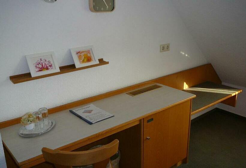 标准单人间, Garni Schmid